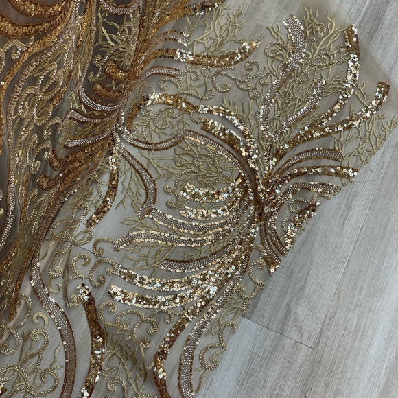 3 1/2 yards fabric - Picture 2 of 2